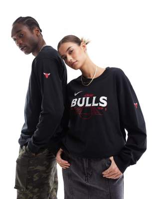 Nike Basketball Nike Basketball NBA Unisex Chicago Bulls logo long sleeve in black