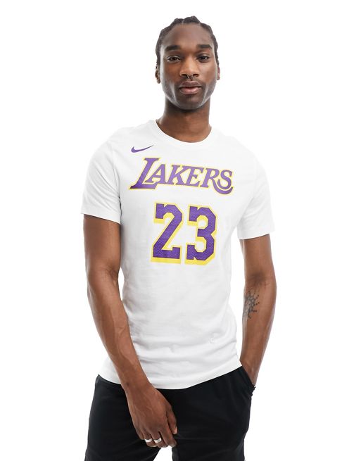 Nike Basketball – NBA Unisex LA Lakers Lebron James Essential – T-Shirt in Weiß mit Grafik 
