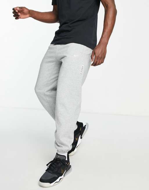 Nike Basketball – Standard Issue Dri-FIT – Szare joggersy