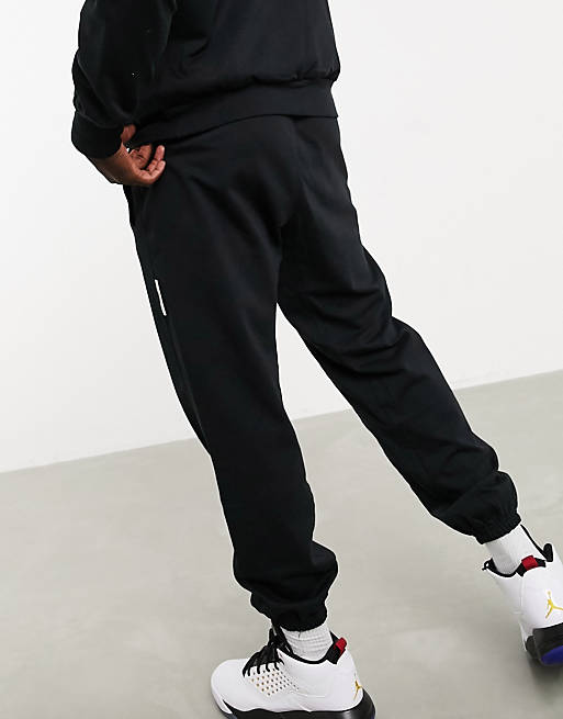 Raap bladeren op lila Aanstellen Nike Basketball standard issue sweatpants in black | ASOS