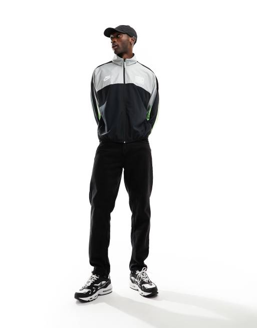 Nike Basketball – Starting 5 – Jacke aus Webstoff in Schwarz und Grau mit Einsätzen, 2 von 4