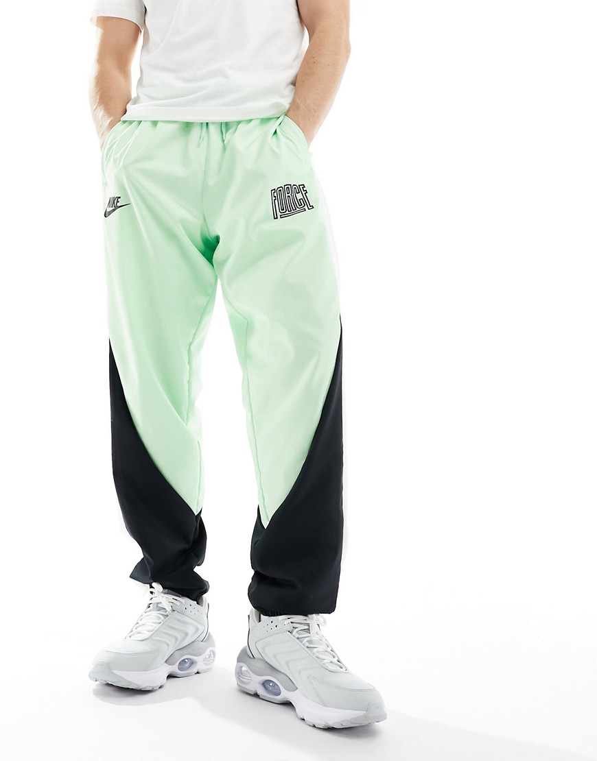 Nike Basketball Starting 5 woven trousers in green
