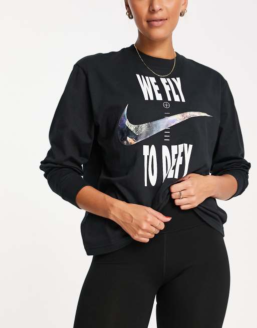 Nike Basketball - Swoosh Fly - Firkantet T-shirt med grafisk print i sort