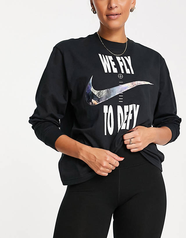 Nike Basketball - swoosh fly seasonal graphic print boxy t-shirt in black