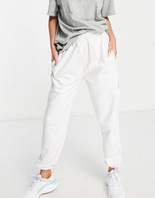 Nike Basktball Standard Issue joggers in white