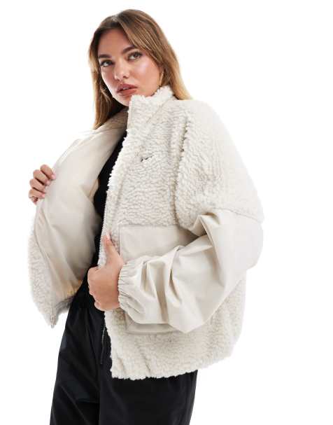 Nike – Beige jacka i teddy - view 1