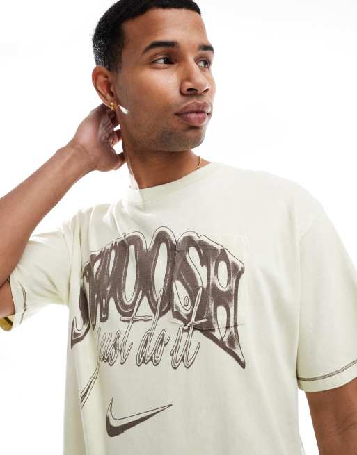 Nike – Beige t-shirt med grafiskt tryck, 3 av 4