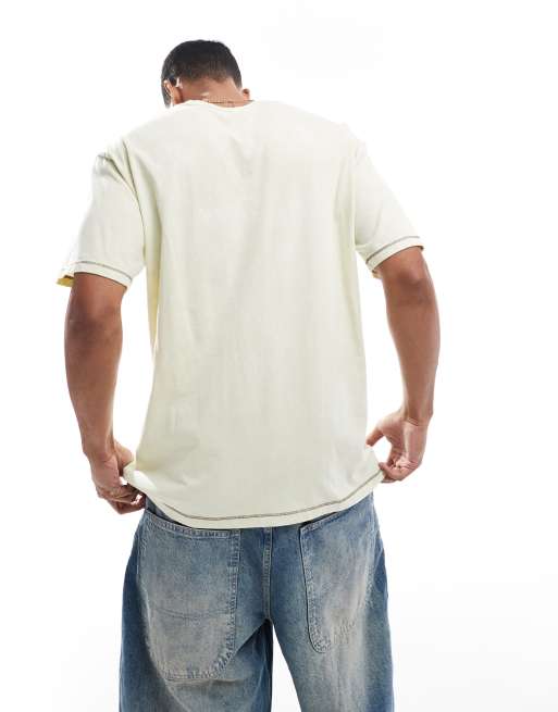 Nike – Beige t-shirt med grafiskt tryck, 4 av 4