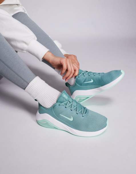 Nike Bella 7 sneakers in green - view 1