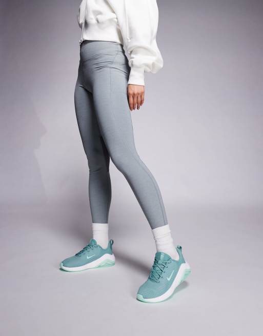 Nike Bella 7 sneakers in green, 4 of 5