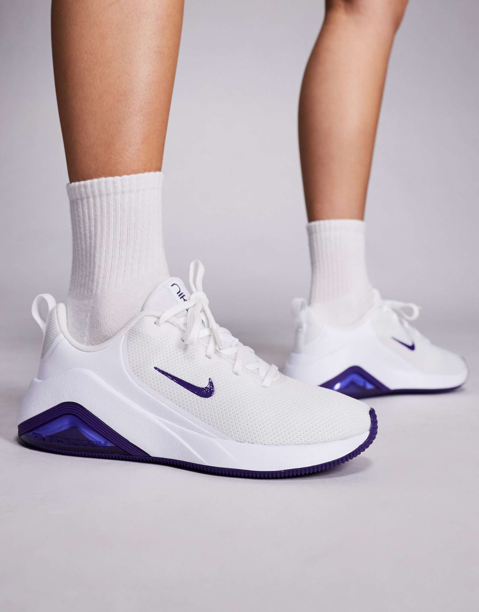 Кроссовки Nike Bella 7 белого и фиолетового цветов