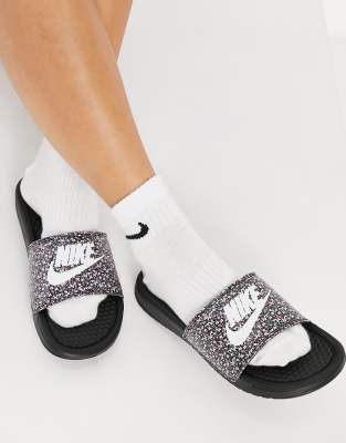 claquettes nike