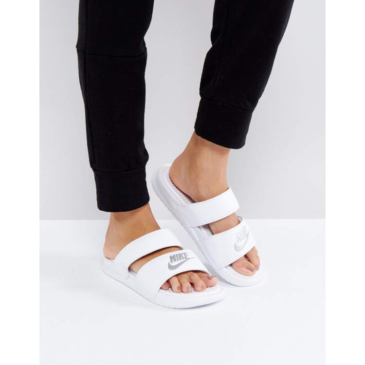 Nike slippers cheap benassi duo