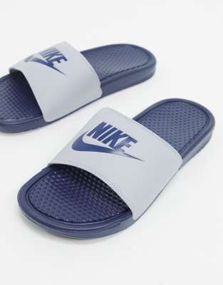 claquette nike bleu marine