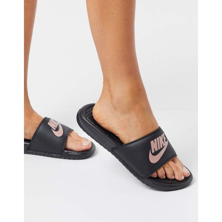 Lugar de nacimiento Golpeteo pakistaní Nike Benassi JDI slides in black/rose gold | ASOS