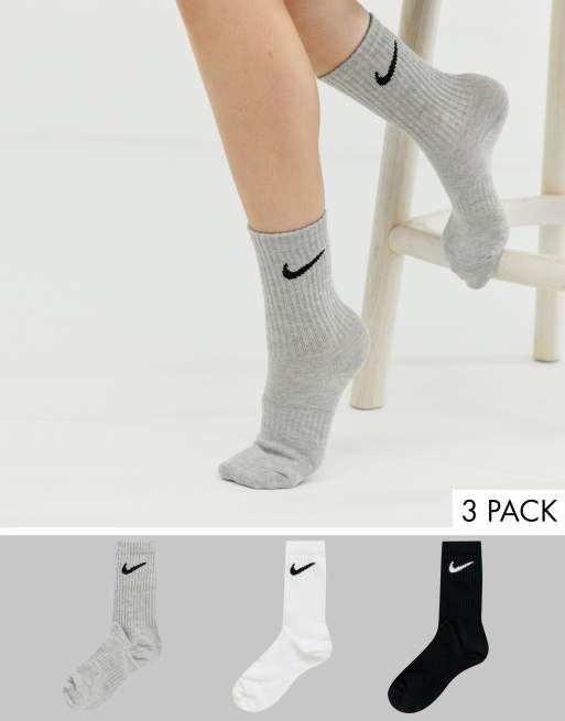 Nike – Białe i szare skarpetki z logo Swoosh, komplet 3 sztuk – w zestawie taniej!