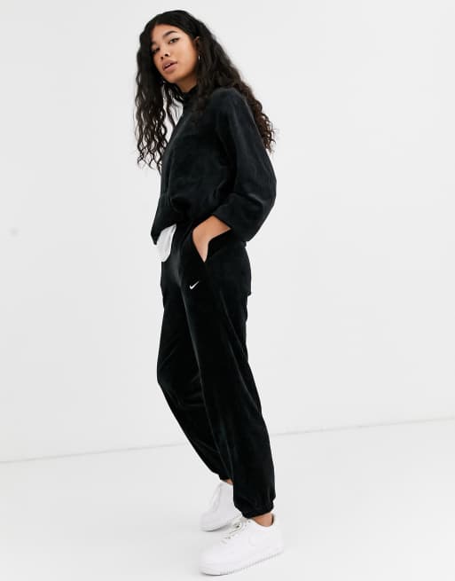 https://images.asos-media.com/products/nike-black-cord-loose-fit-sweatpants/13171891-1-black?$n_640w$&wid=513&fit=constrain