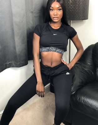 nike black essentials slim sweatpants