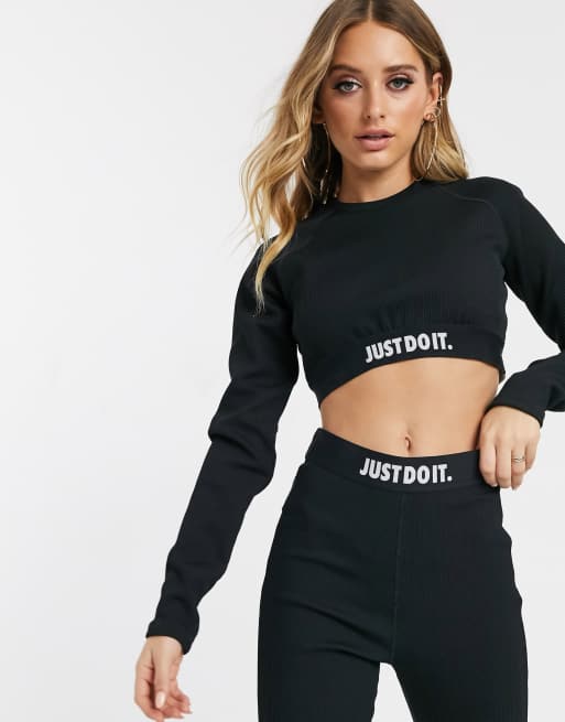 Nike crop top clearance outfit