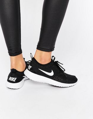 nike black trainers with white sole
