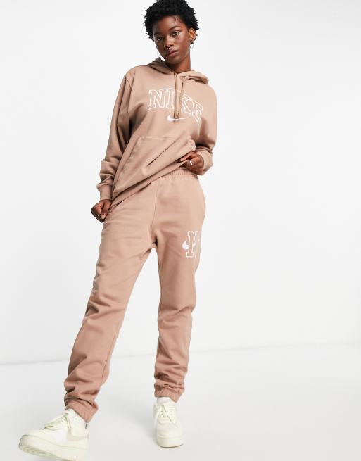 Nike – Bladobrązowe polarowe joggersy oversize unisex z kapturem i logo vintage
