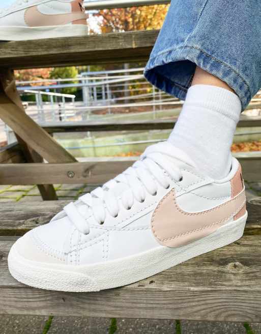 Nike '77 Jumbo Low sneakers white and pink | ASOS