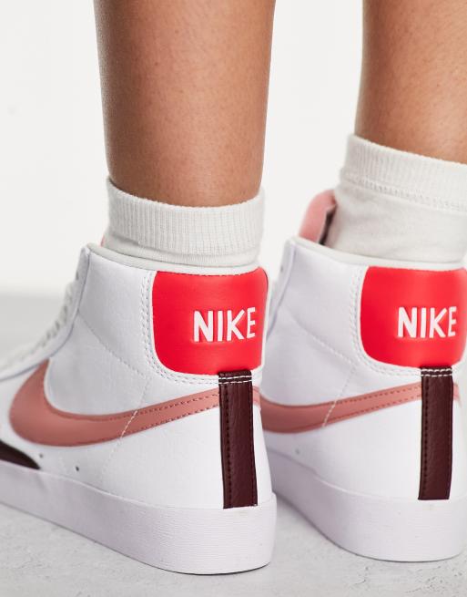 Nike – Blazer '77 NN – Mittelhohe Sneaker in Weiß und Stardust-Rot