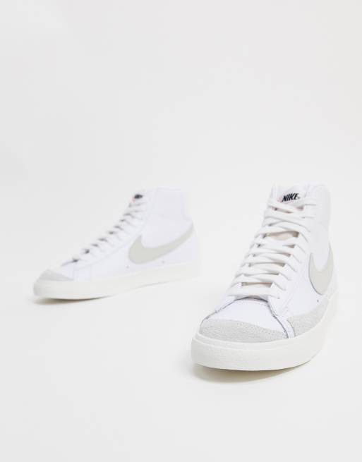 Nike - Blazer 77 - Sneakers in wit en steenkleur