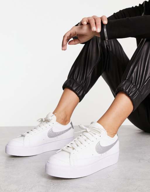 Nike Blazer Baskets basses semelle plateforme Blanc et