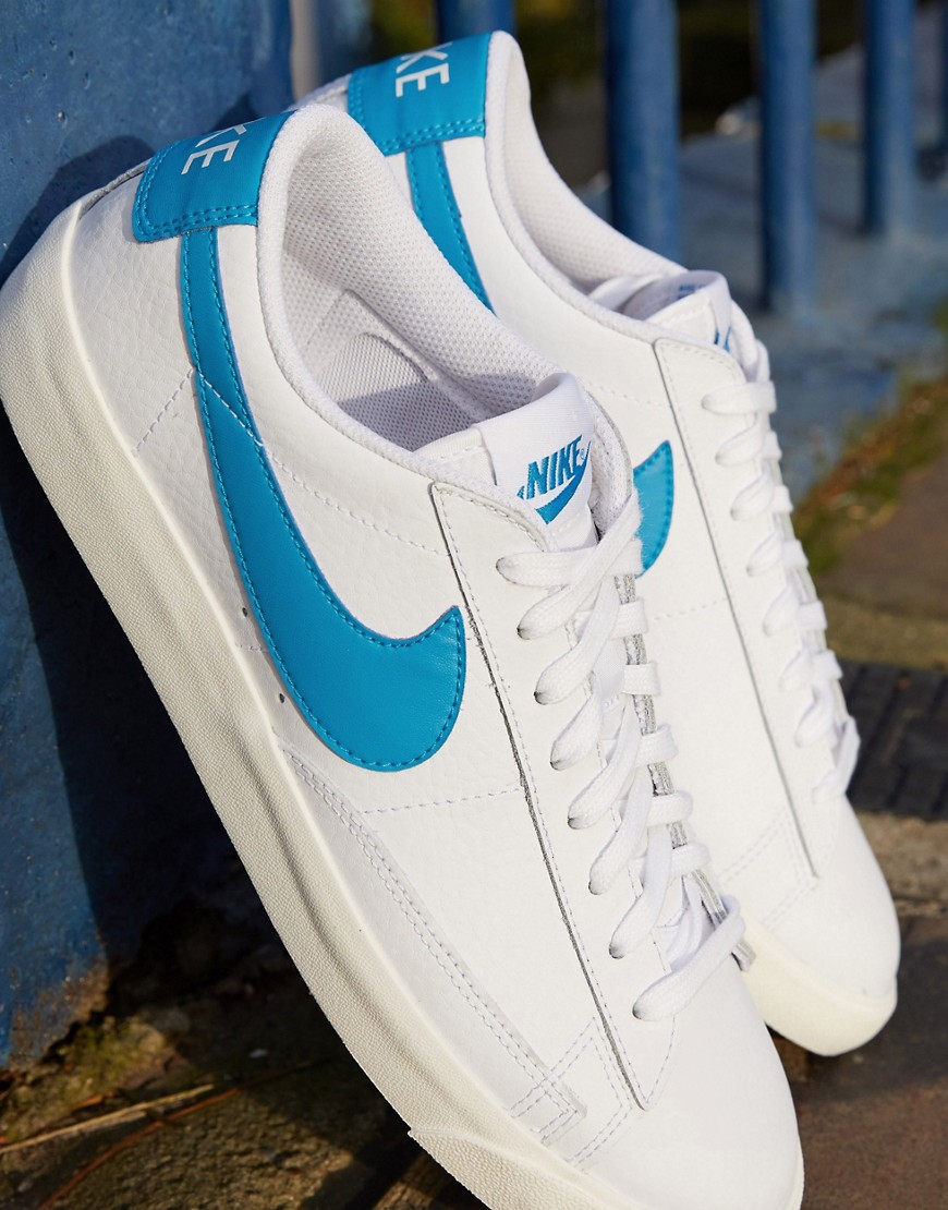 Nike - Blazer - Lage leren sneakers in wit en blauw