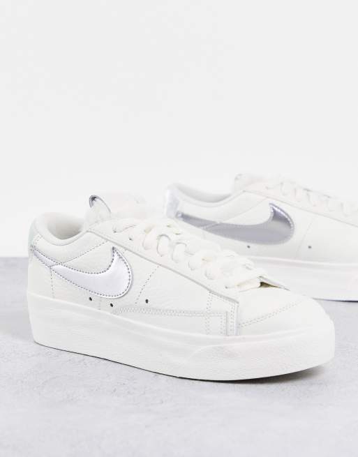 Nike sales plateau sneakers