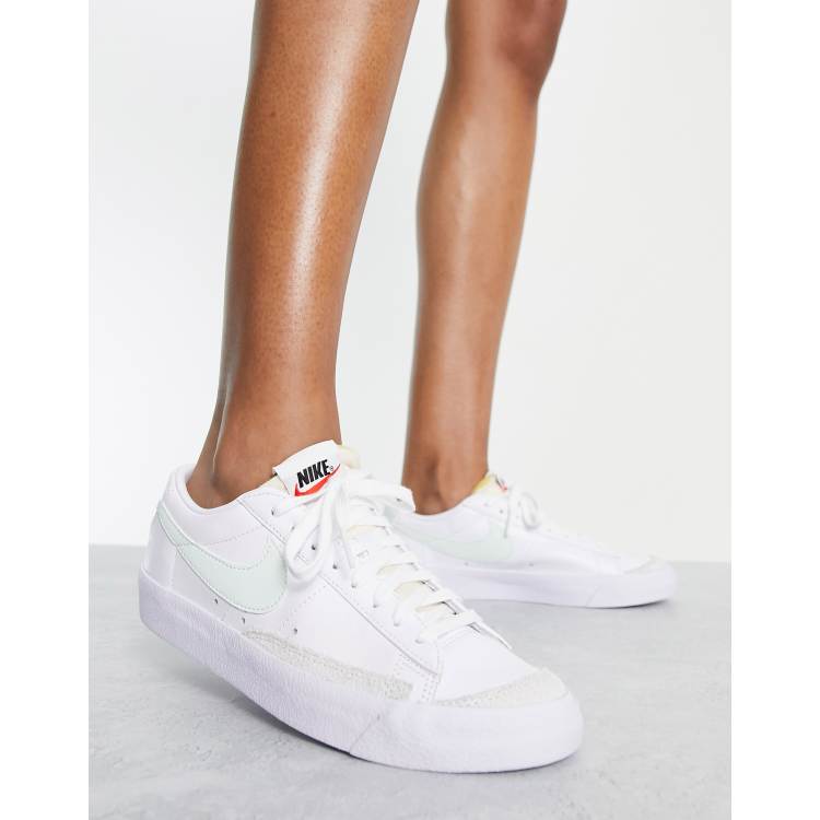 Nike Blazer Low 77 Baskets basses Blanc et vert clair ASOS