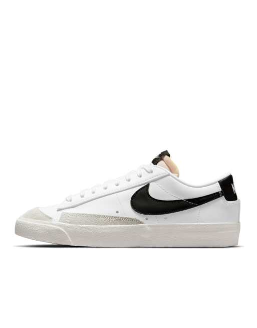 Nike Blazer - Low '77 - Hvide og sorte sneakers
