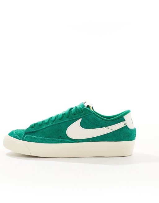 Nike Blazer Low 77 Sneaker in Grun