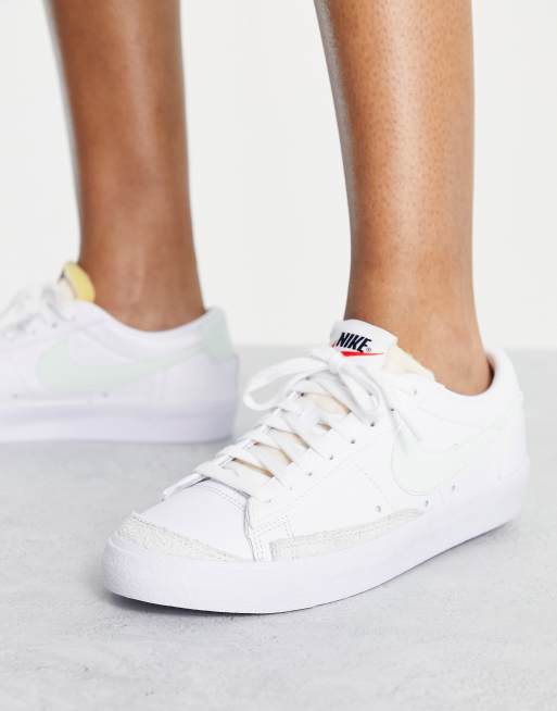 Nike Blazer Low 77 Sneaker in WeiB und Blassgrun ASOS