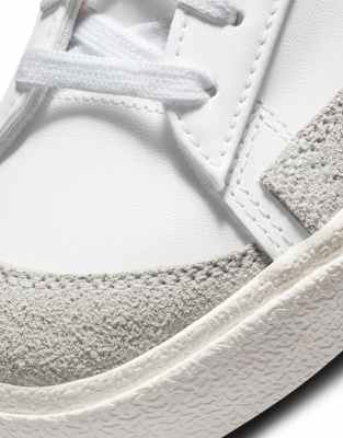 black lowtop blazers