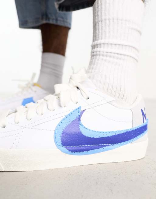 Nike - Blazer Low '77 - Sneakers met gesprayde dubbele swoosh in wit met blauw, 2 van 4
