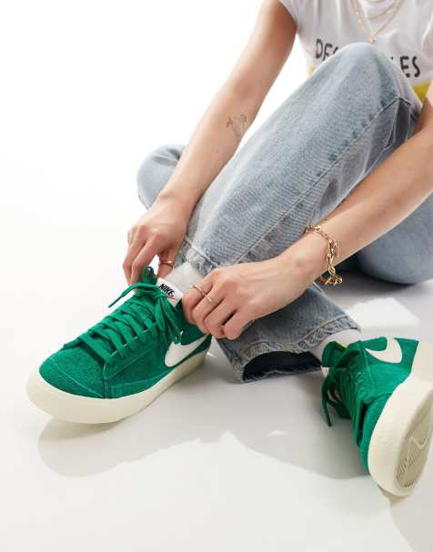 Nike Blazer Low 77 trainer in green - view 1