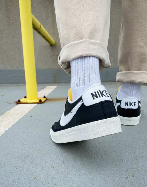 lint scheren handicap Nike Blazer Low '77 Vintage sneakers in black and white | ASOS