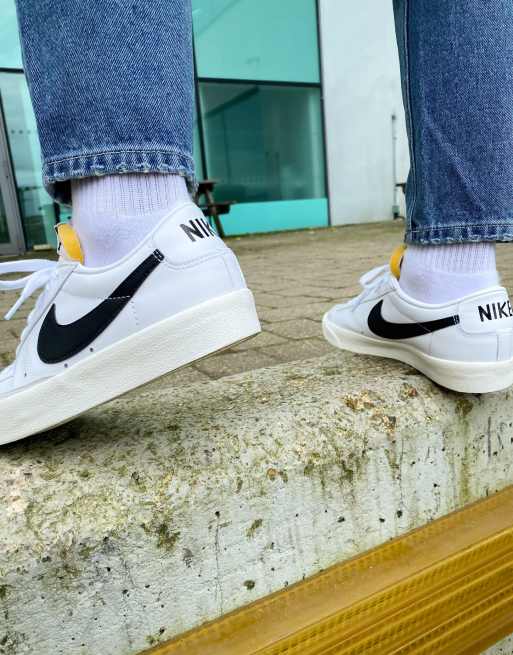 Nike – Blazer Low '77 Vintage – Vita och svarta sneakers, 3 av 4