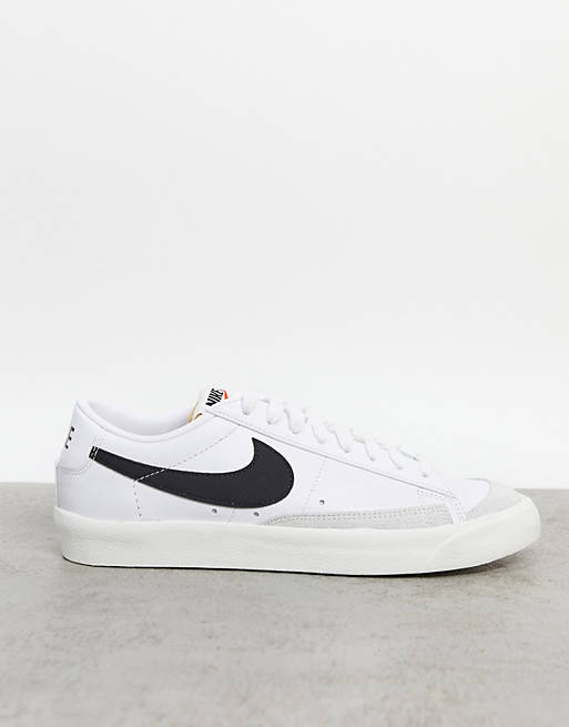 Nike Blazer Low '77 VNTG trainers in white/black