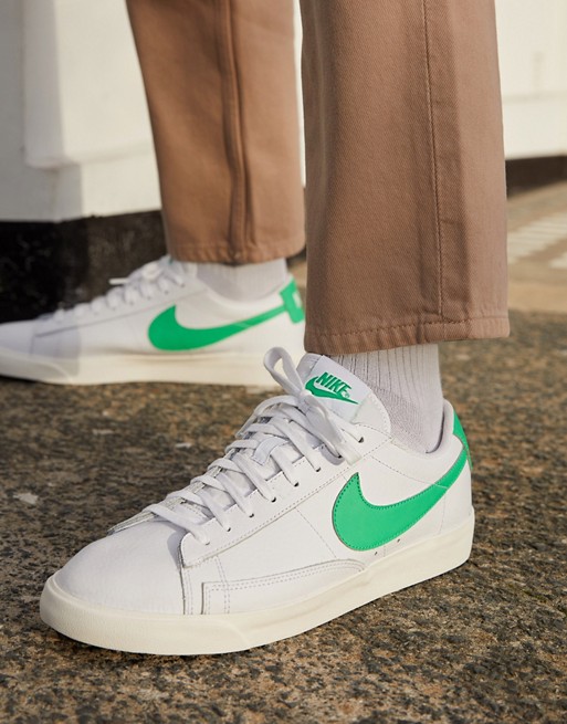 Nike Blazer Low Leather trainers in white/green
