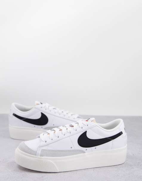 Nike - Blazer Low Platform - Hvide og sorte sneakers - view 1