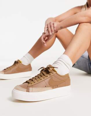 Nike Blazer Low Platform trainers in brown - BROWN