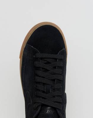 blazer low trainers in black suede with gum sole