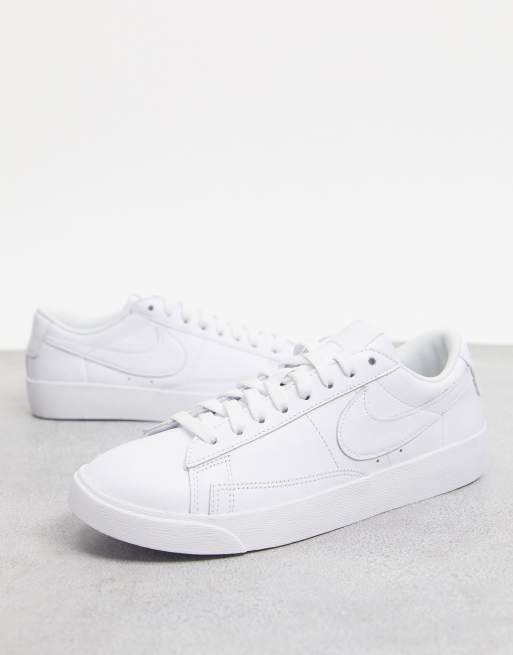 White nike store blazers low