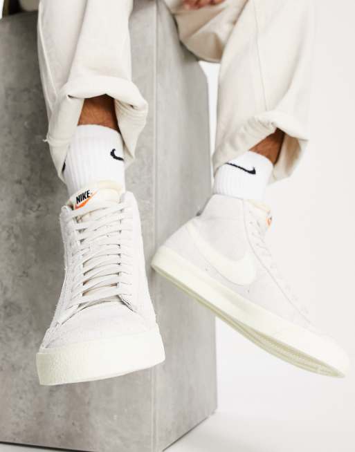 Blazer mid store vintage suede sneaker