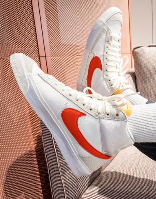 Nike Blazer mid ’77 pro club trainers in white and red