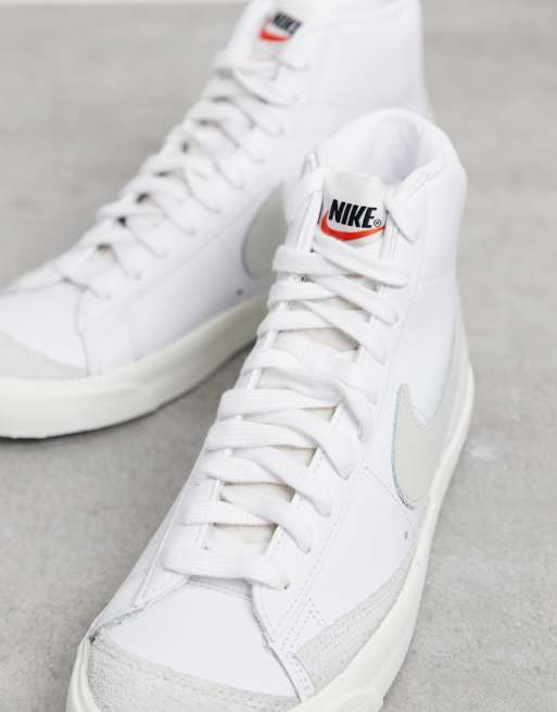 Nike – Blazer Mid 77 – Sneaker in Weiß und Grün ASOS