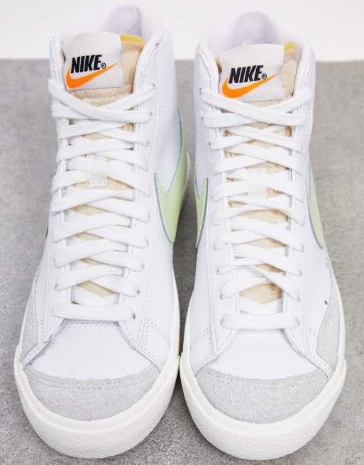 Nike Blazer Mid 77 Sneakers bianche e verde fluo ASOS